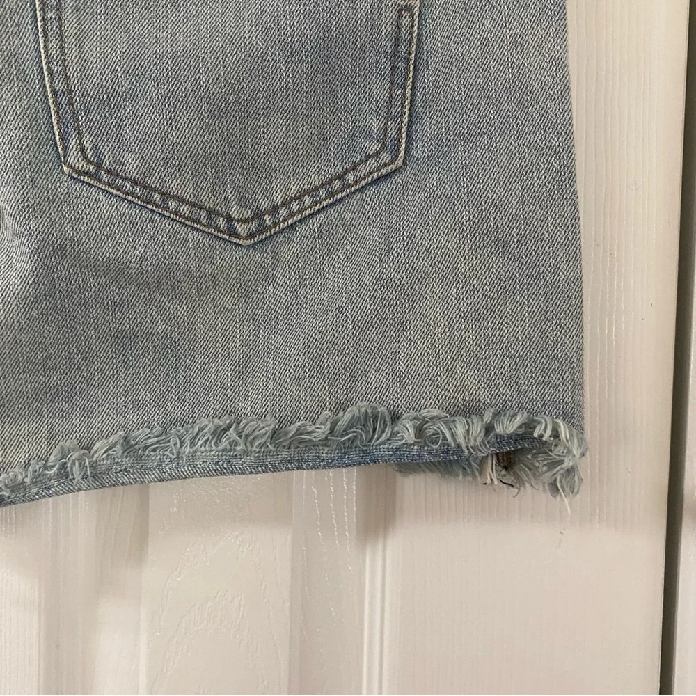 Express Straight Mini Mid Rise Distressed Light Wash Jean Denim Skirt Size 8 - Picture 9 of 14